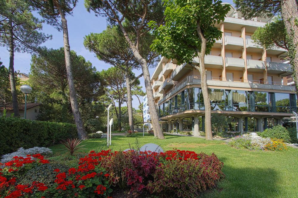 Hotel Michelangelo Milano Marittima Bagian luar foto