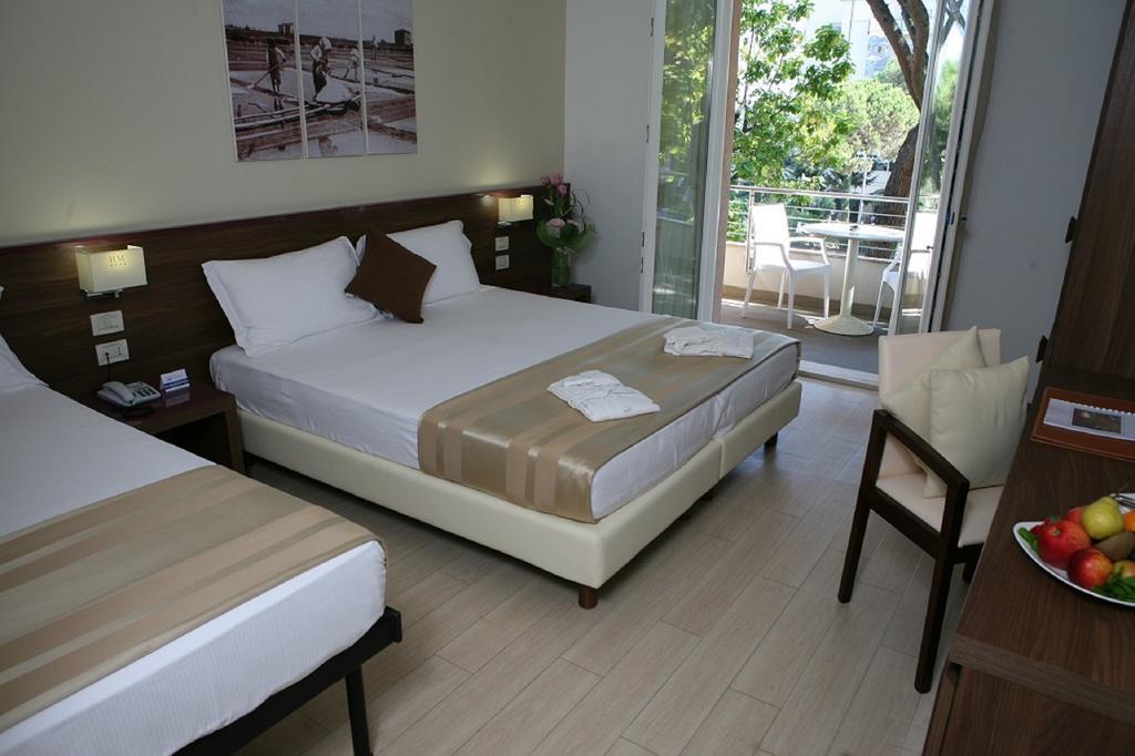 Hotel Michelangelo Milano Marittima Bagian luar foto
