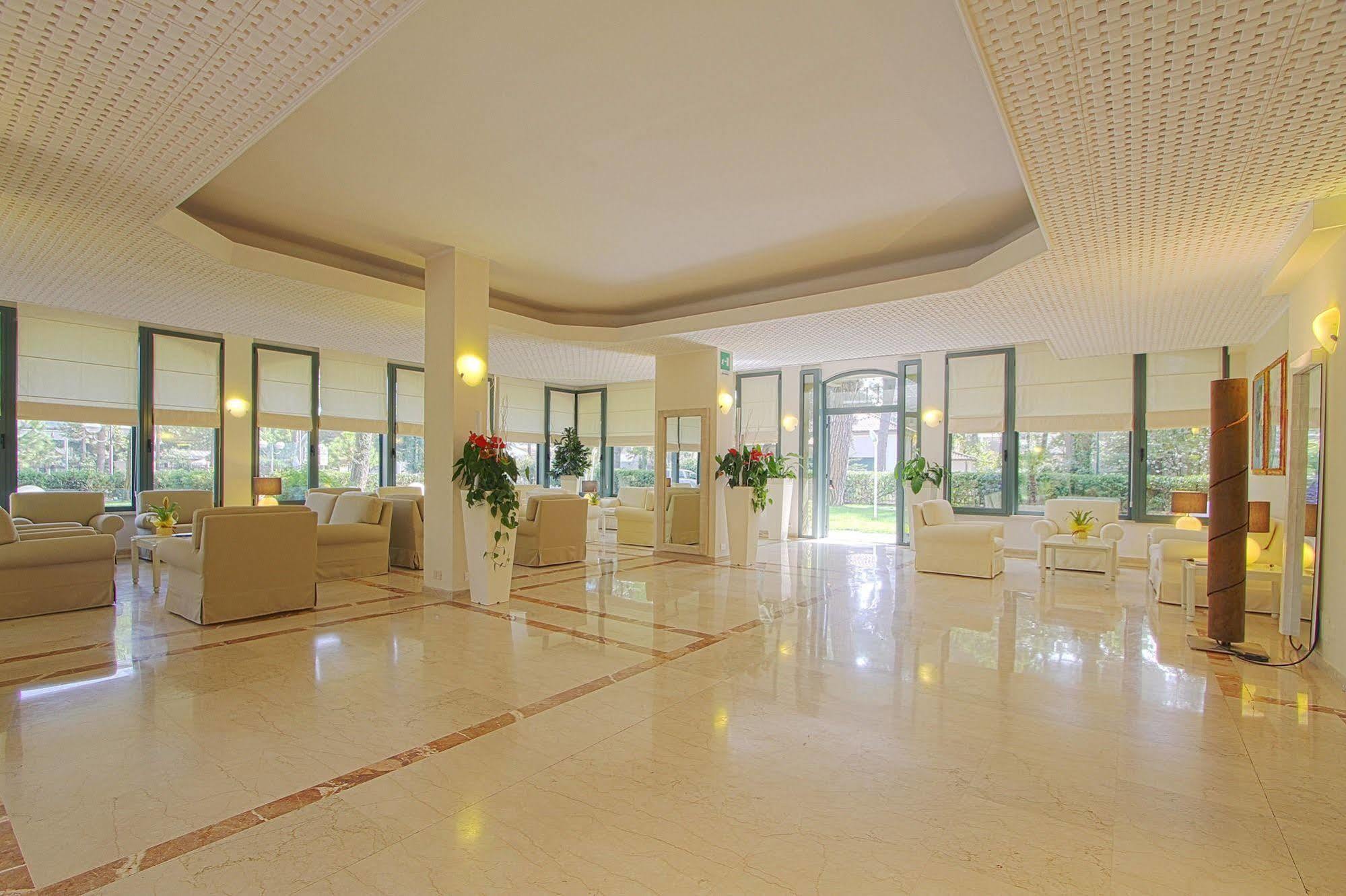 Hotel Michelangelo Milano Marittima Bagian luar foto