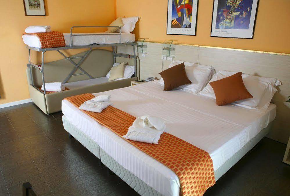 Hotel Michelangelo Milano Marittima Bagian luar foto
