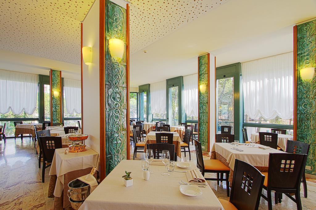 Hotel Michelangelo Milano Marittima Bagian luar foto